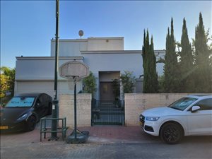 בית פרטי להשכרה 8 חדרים בשילת נורית 