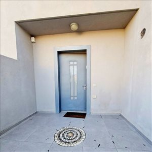 דו משפחתי להשכרה 5.5 חדרים באבן יהודה השיקמה 