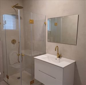 בית פרטי להשכרה 6 חדרים ברחובות אבן עזרא  