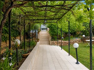 דו משפחתי להשכרה 6 חדרים בירושלים משעול הקורנית 16רמות ב' 