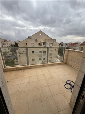דירת גג להשכרה 5 חדרים בירושלים  משה קול 