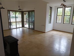 בית פרטי להשכרה 7 חדרים בשער אפרים אלמוג 