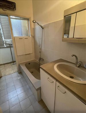 דירה להשכרה 3.5 חדרים ברמת גן שדרות ירושלים 