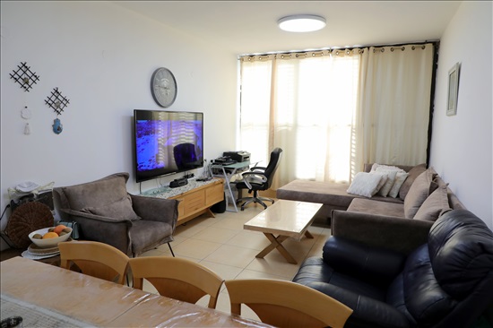 תמונה 2 ,דירה 4 חדרים להשכרה בחולון, ככר סטרומה, ככר סטרומה