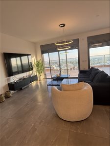 פנטהאוז להשכרה 5 חדרים בחריש כלנית 8 