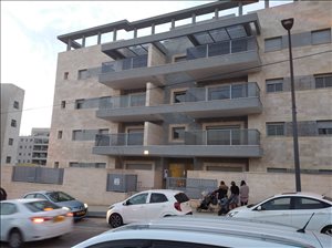 דירה להשכרה 4 חדרים בראש העין הרברט סימון 