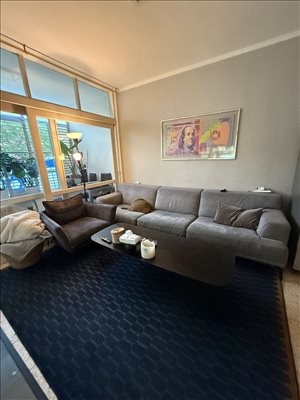 דירה להשכרה 2.5 חדרים בבת ים אברהם ליוואי לב העיר  