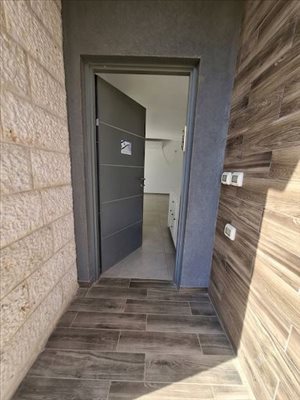 דו משפחתי להשכרה 4 חדרים בכרם רעים הירדן .  