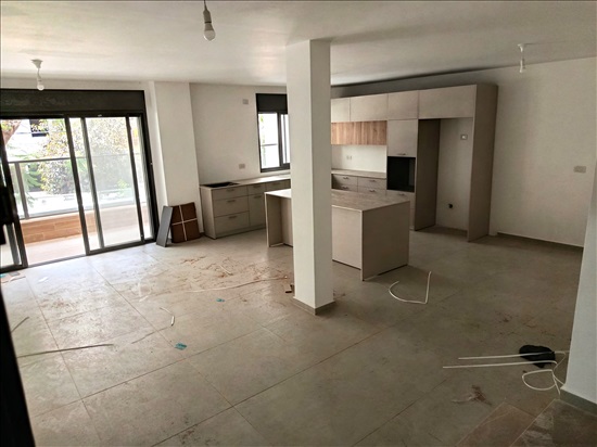 תמונה 1 ,דירה 4 חדרים להשכרה ברעננה, תל חי , 