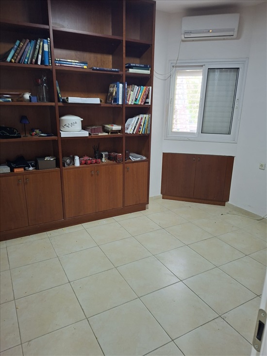 תמונה 2 ,בית פרטי 6 חדרים להשכרה באורנית, הורד 4 , 