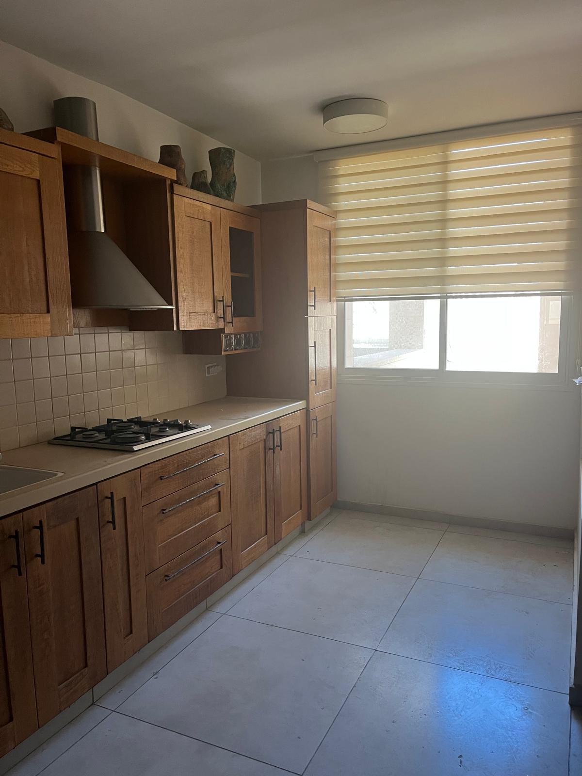 תמונה 2, דירה 5 חדרים להשכרה ברעננה, המעלות