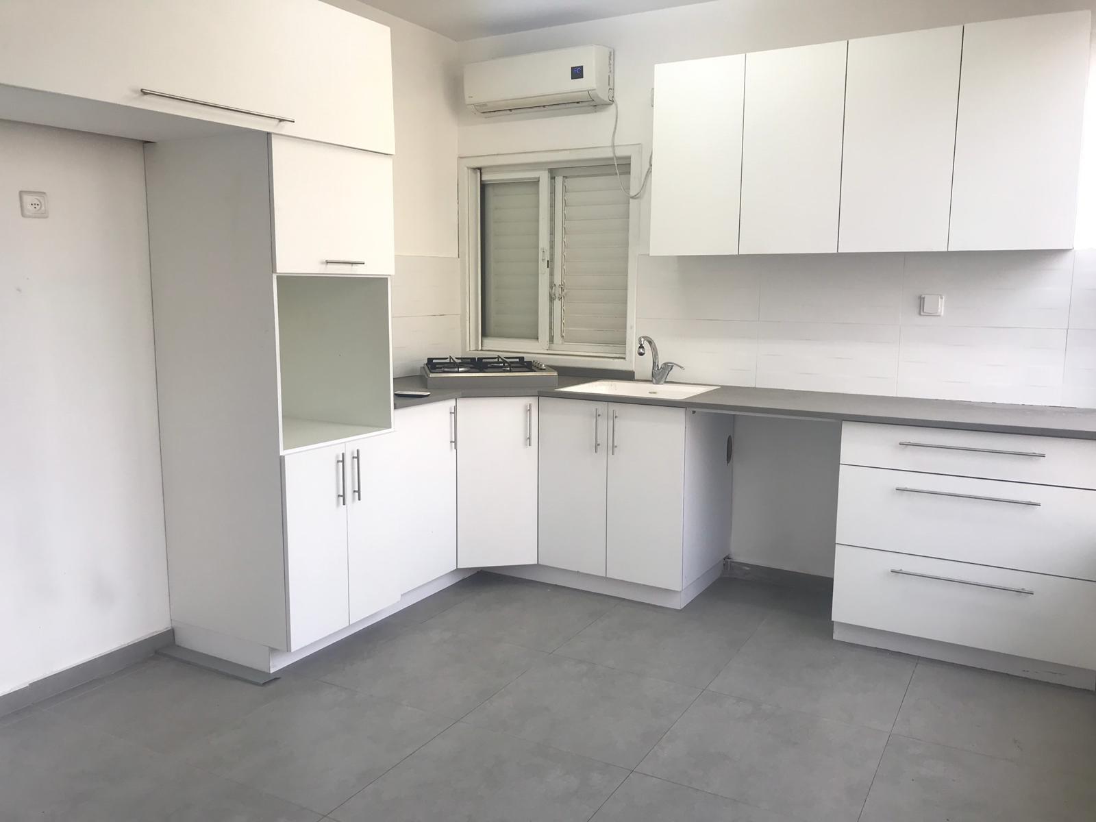תמונה 2, דירת גג 6 חדרים להשכרה בתל אביב-יפו, עמוס