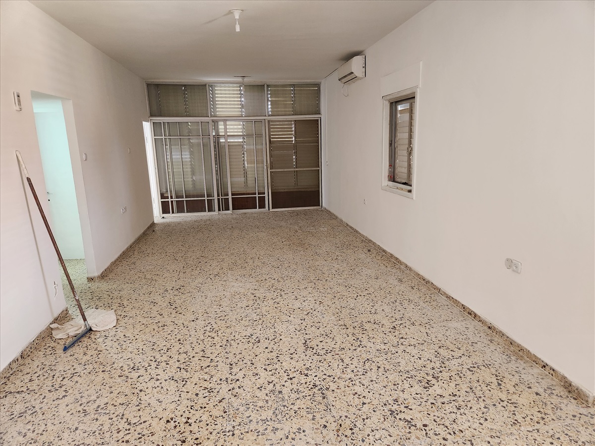 תמונה 1, דירה 3 חדרים להשכרה בחדרה, הגיבורים/עליה 2