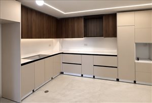 דירת גן להשכרה 3 חדרים באבו גוש עבד אל עזיז שיכונים 