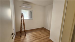 דירה להשכרה 5 חדרים בבת ים שדרות בר אילן דרום-מערב ותיק 