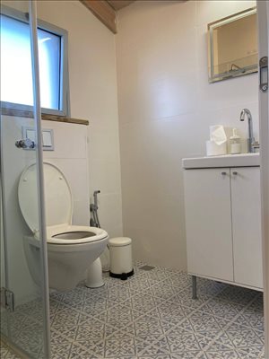 דירת גג להשכרה 1 חדרים במושב לוזית יהושע אזולאי  