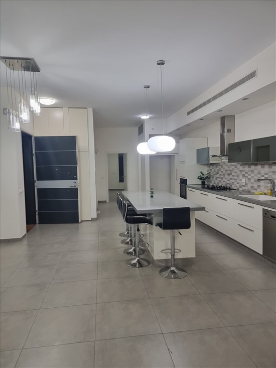 תמונה 1 ,בית פרטי 10 חדרים להשכרה בפתח תקווה, השופטים , 