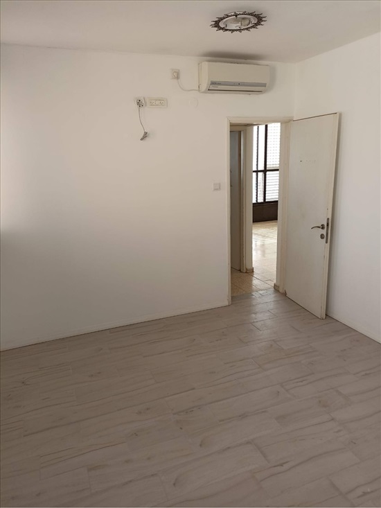 תמונה 1 ,דירה 5 חדרים להשכרה בבת ים, הרב עוזיאל, מרכז