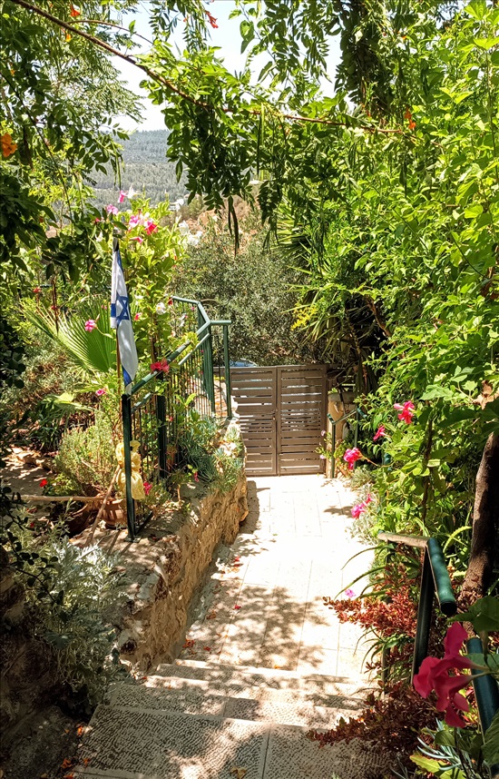 תמונה 2 ,דירת גן 2.5 חדרים להשכרה בירושלים, דרך הסלע, עין כרם 