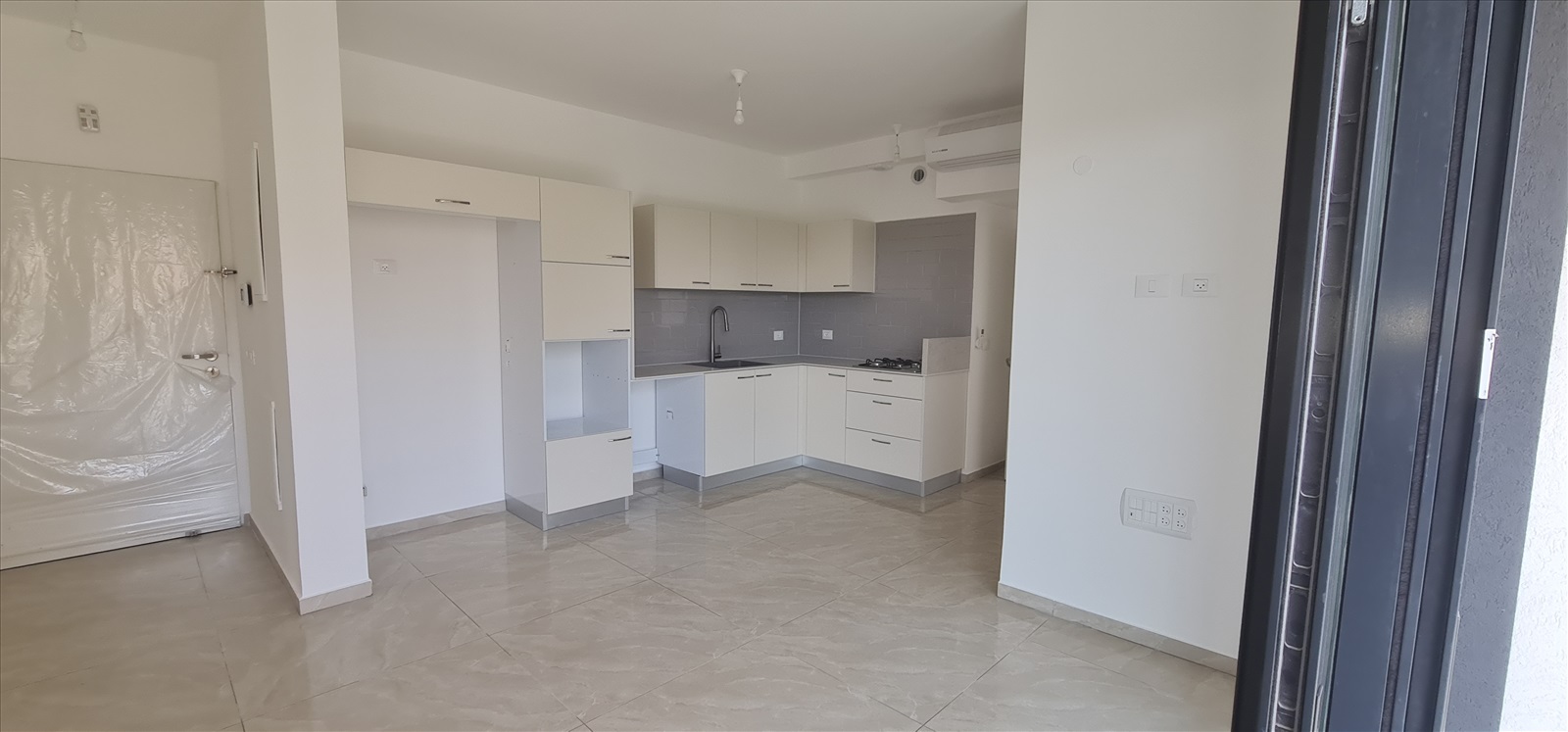 תמונה 2, דירה 3.5 חדרים להשכרה בקרית אונו, הזית, קראון