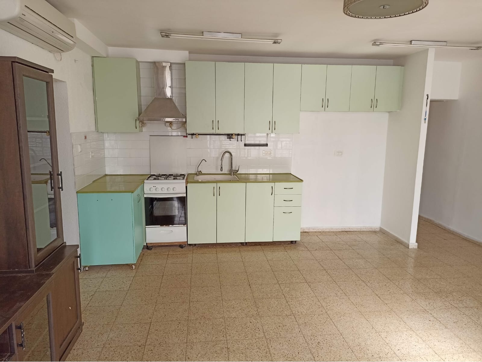 תמונה 3, דירה 5 חדרים להשכרה בבת ים, הרב עוזיאל, מרכז