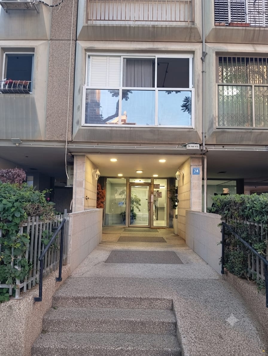 תמונה 4, דירה 4 חדרים להשכרה בחולון , קדושי קהיר, נאות רחל
