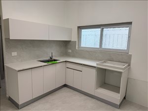 דירה להשכרה 3 חדרים בנתניה שד חן מרכז העיר 