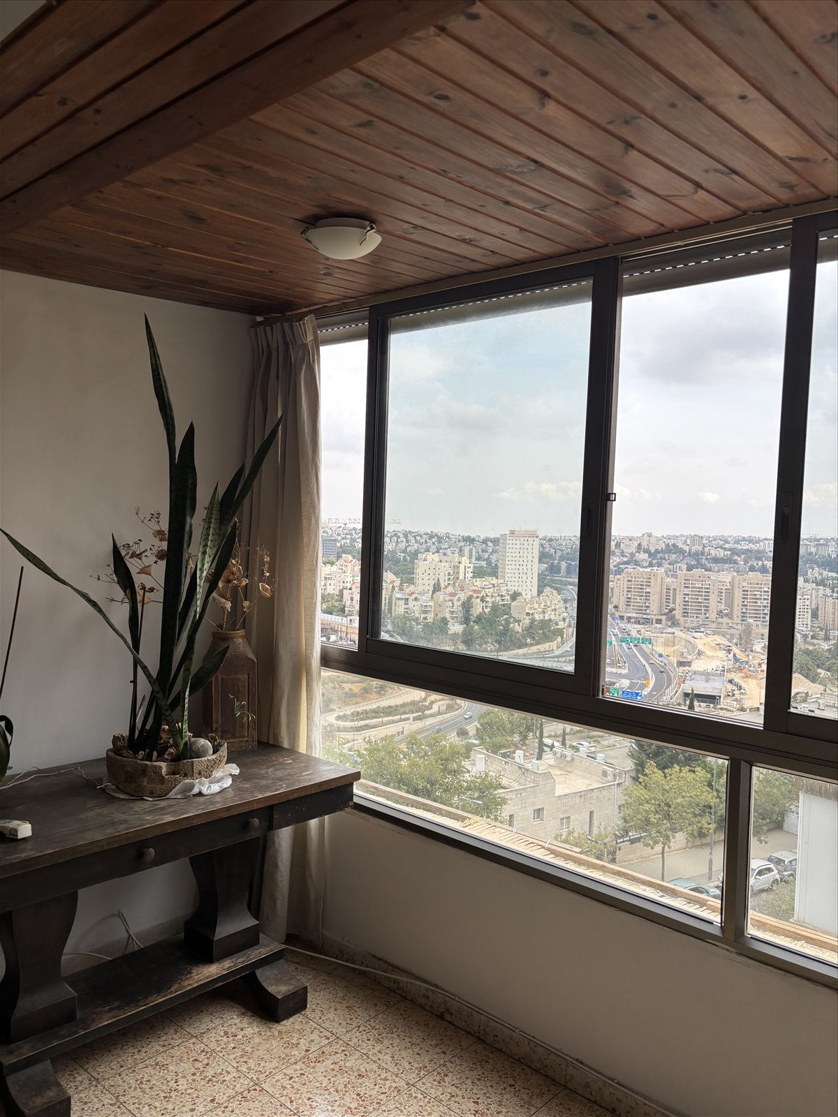 תמונה 2, דירה 4.5 חדרים להשכרה בירושלים, הרב עוזיאל, בית וגן