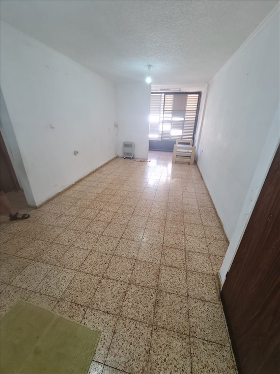 דירה להשכרה 3 חדרים בבת ים דולפין 00חוף הים