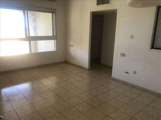 דירה להשכרה 3 חדרים באור יהודה שדרות מנחם בגין מרכז 