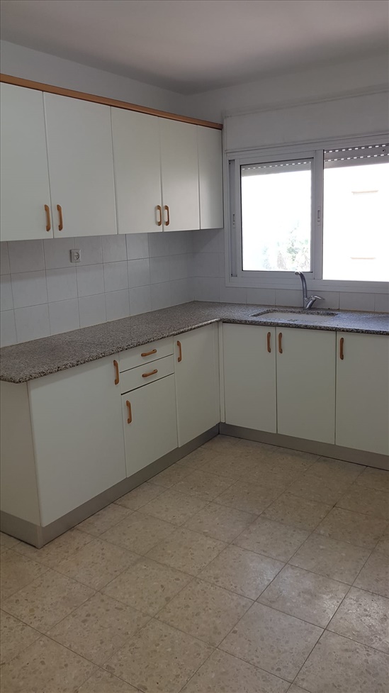 דירה להשכרה 3.5 חדרים ביהוד שדרות מנחם בגין מרכז