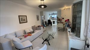 דירה להשכרה 4 חדרים בחולון  קריית שמונה  
