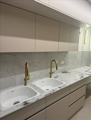 דירה להשכרה 5.5 חדרים בפתח תקוה סעדיה גאון 