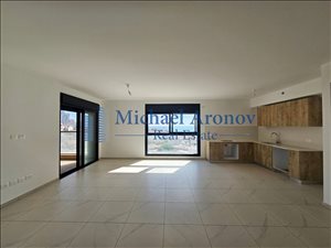 דירה להשכרה 6 חדרים בנתניה אלמוג 