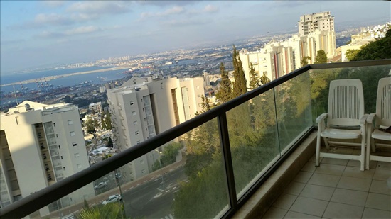 דירה למכירה 4 חדרים בחיפה בעל שם טוב  