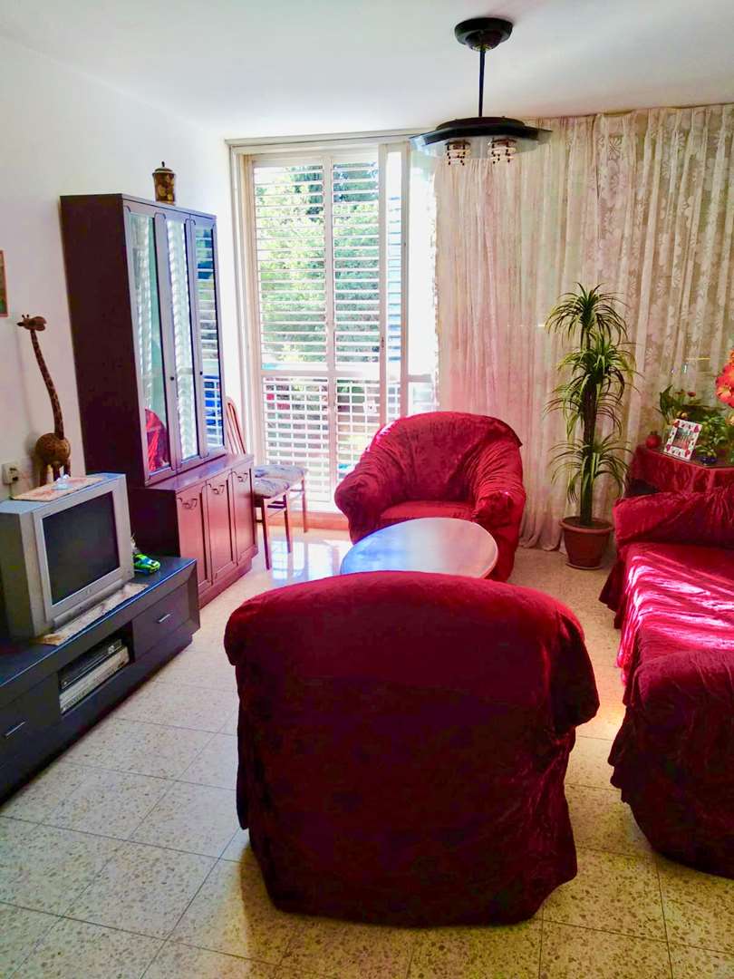 דירה למכירה 4 חדרים בנשר הערמונים 