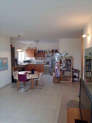 דירה למכירה 4 חדרים בחיפה שדרות הצבי 