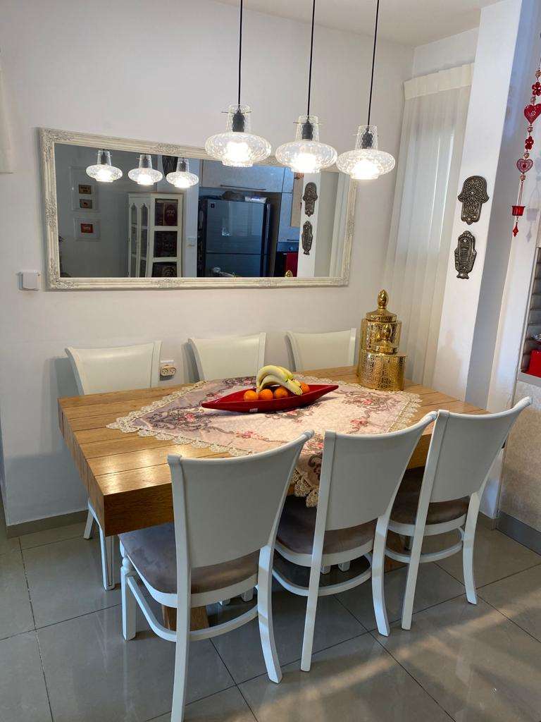 דירה למכירה 4 חדרים ביבנה שדרות העצמאות 