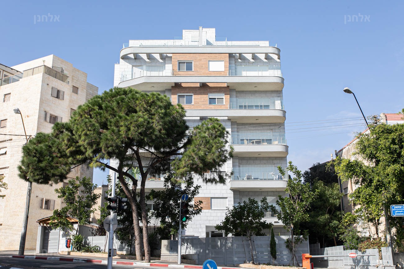 תמונה 1 ,דירת גן 5 חדרים למכירה בחיפה שמשון אחוזה