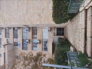 דירה למכירה 4 חדרים בירושלים לאה גולדברג 