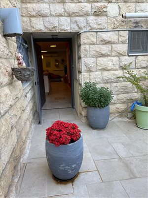 דירת גן למכירה 5 חדרים בירושלים החי