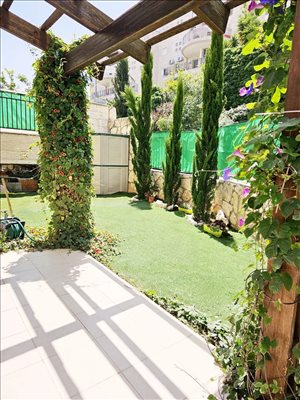 דירת גן למכירה 4 חדרים באריאל מוריה 