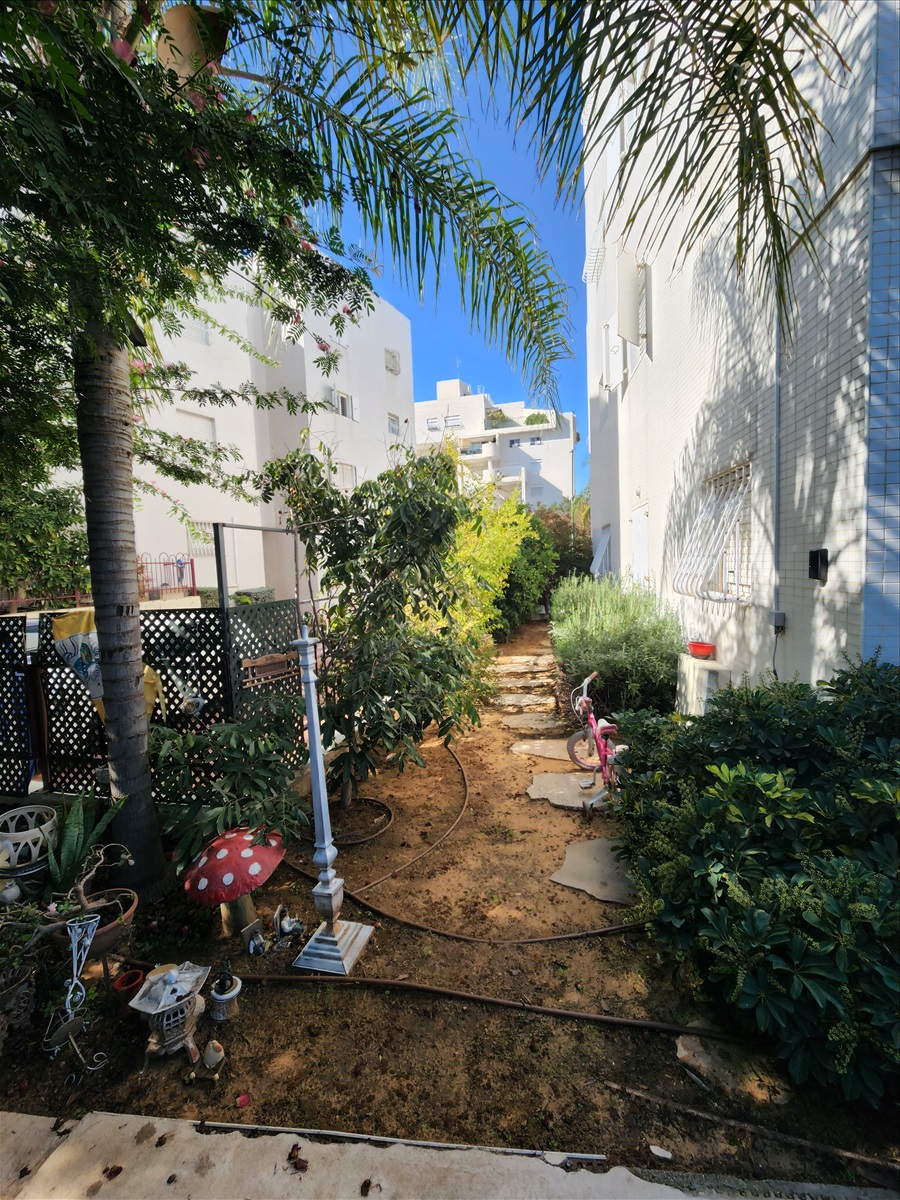 תמונה 1, דירת גן 5 חדרים למכירה בנס ציונה, קשת, לב המושבה