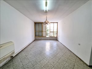 דירה למכירה 4 חדרים בחולון רמת הגולן 