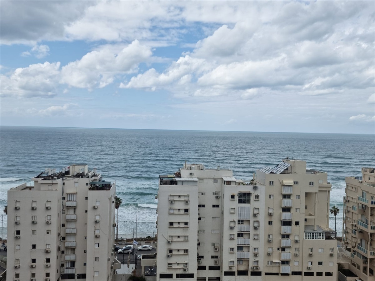 תמונה 1, דירה 4 חדרים למכירה בבת ים, נויקלן, חוף הים