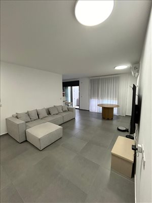 דירת גן למכירה 2.5 חדרים בגדרה לאה גולדברג 
