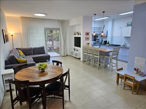 דירת גן למכירה 4.5 חדרים בקדימה צורן דרך לב השרון 