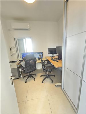 דירה למכירה 3.5 חדרים בבת ים בית וגן לב העיר 