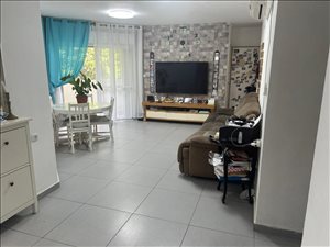 דירה למכירה 4 חדרים בחדרה החסידה 
