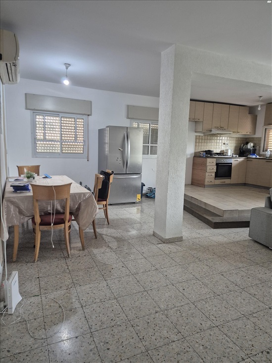 תמונה 1 ,דירה 5 חדרים למכירה בקריית ביאליק, קרן היסוד 71, מרכז סביניה